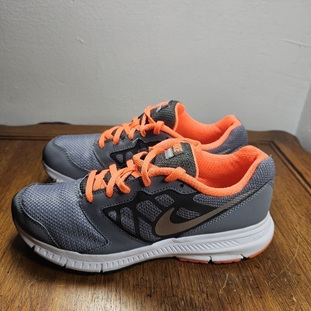 Nike Downshifter 6 kids Shoes Size 5.5Y